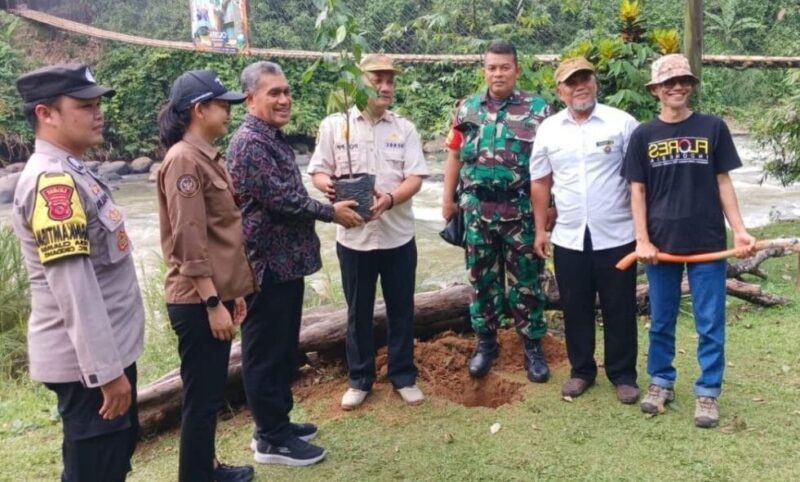 PENGHIJAUAN DI DAS CITARIK, BABINSA KORAMIL 2204/CIKIDANG TURUT BERPARTISIPASI