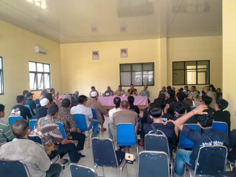 Danramil 2215/Ciemas Hadiri Musyawarah Dampak Lingkungan Pertambangan Emas 1 DANRAMIL 2215/CIEMAS HADIRI MUSYAWARAH DAMPAK LINGKUNGAN PERTAMBANGAN EMAS