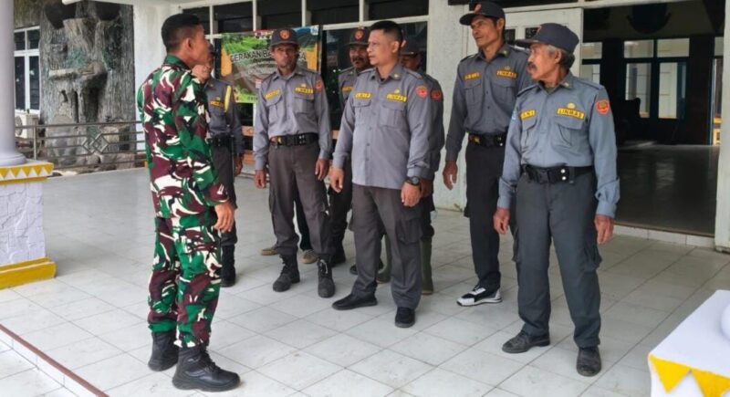 BABINSA KORAMIL 2215/CIEMAS LAKSANAKAN PEMBINAAN SATLINMAS