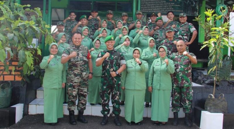 DANDIM 0622/KAB. SUKABUMI DAN KETUA PERSIT KCK CABANG XLV KUNJUNGI KORAMIL 2209/LENGKONG