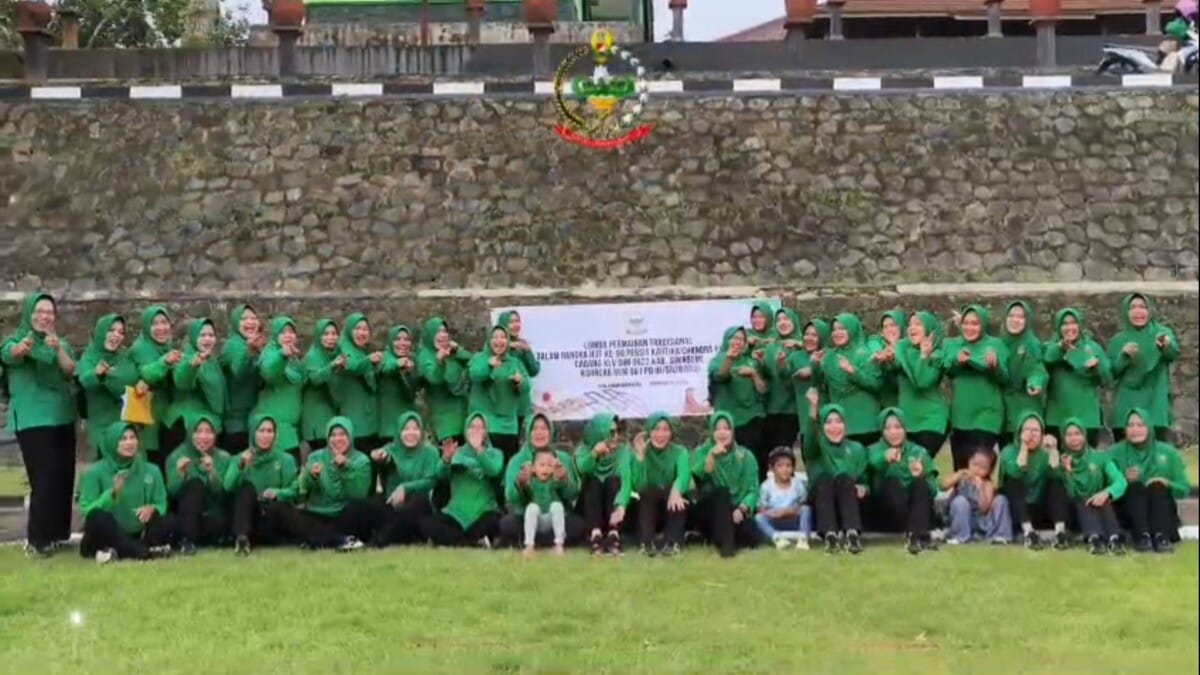 Ketua Persit KCK Cabang XLV Dim 0622/Kab. Sukabumi Bersama Anggota Meriahkan Semangat HUT ke-80 Persit KCK! Lomba Tradisional & Papajar Ramadhan 2026 5