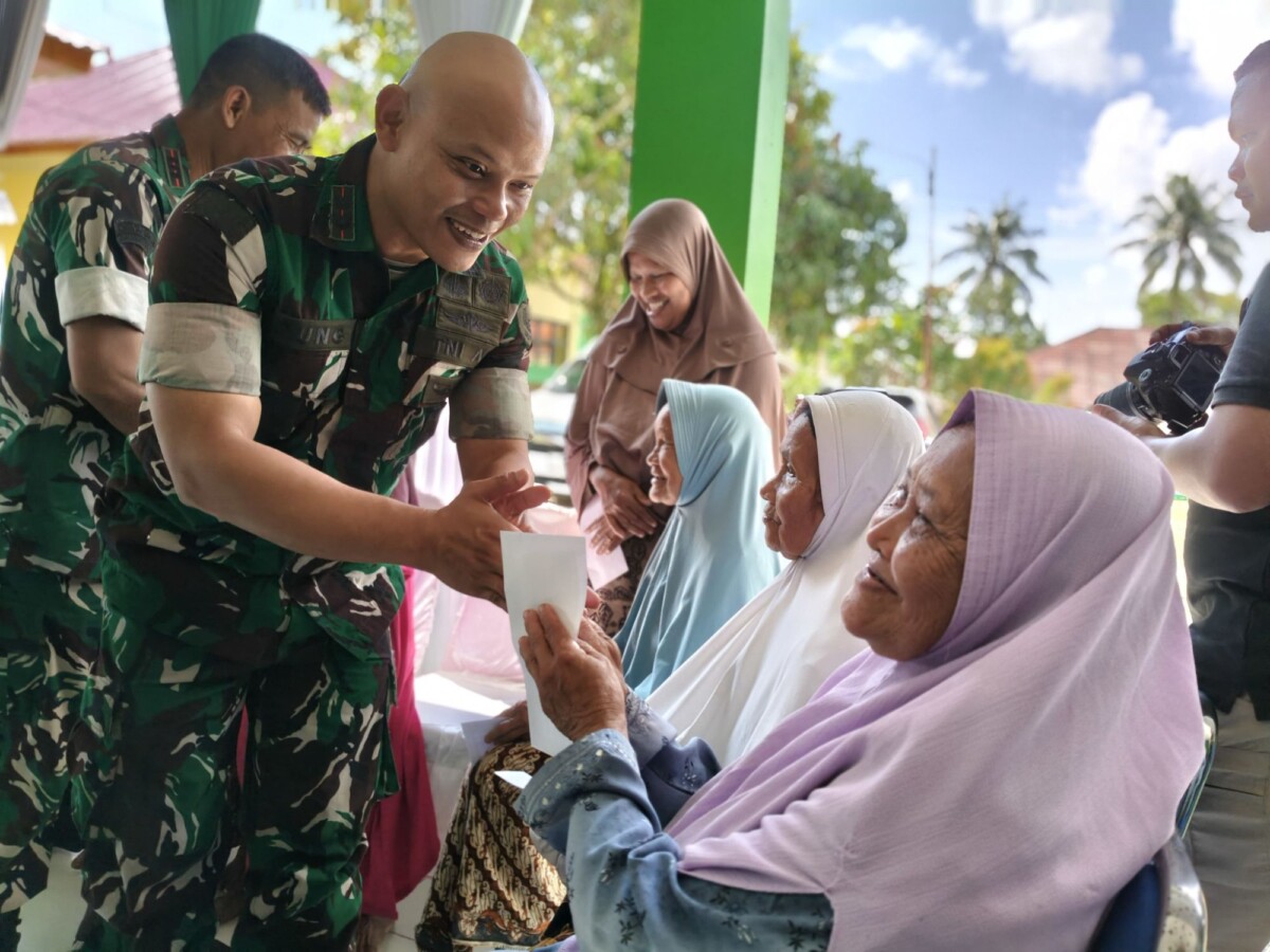 
DANDIM 0622/KAB. SUKABUMI BERSAMA KETUA PERSIT KARTIKA CHANDRA KIRANA (KCK) CABANG XLV LAKSANAKAN KUNJUNGAN KERJA KE KORAMIL JAJARAN