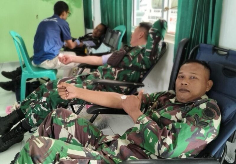 ANGGOTA KORAMIL 2201/CISOLOK IKUTI KEGIATAN DONOR DARAH