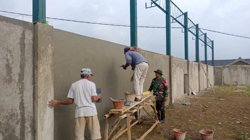 karya bakti BABINSA KORAMIL 2206/PARAKANSALAK LAKSANAKAN PENDAMPINGAN PEMBANGUNAN KDKMP