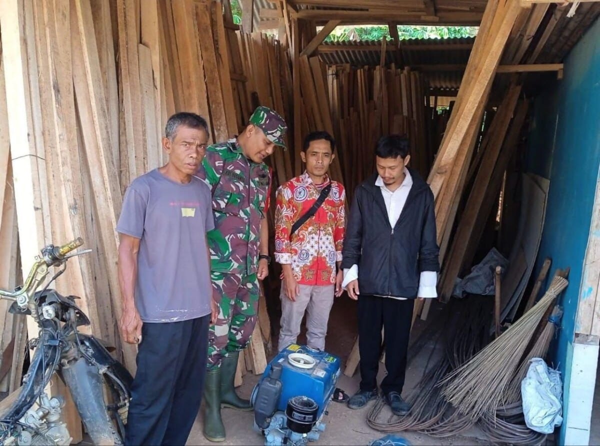 PENDAMPINGAN PENGECEKAN POMPA AIR OLEH BABINSA KORAMIL 2207/JAMPANGTENGAH