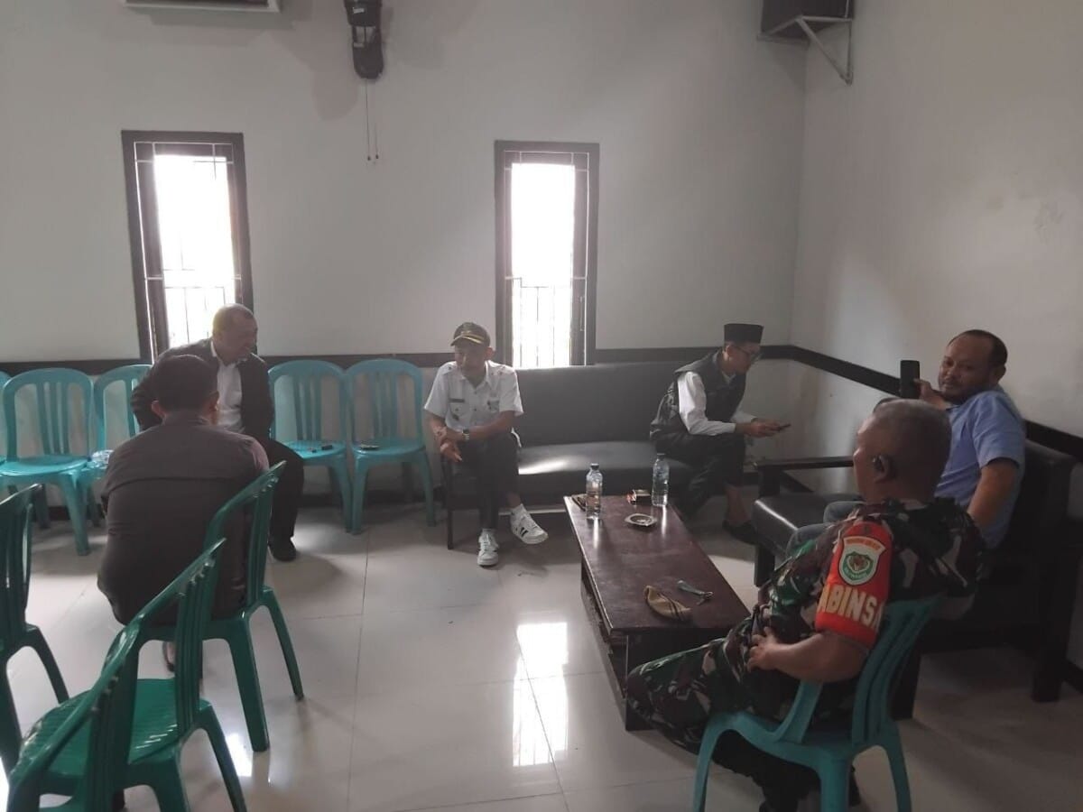 Babinsa Koramil 2208/Nyalindung Hadiri Musyawarah Bersama Aparatur Desa Cijangkar 1 Babinsa Koramil 2208/Nyalindung Hadiri Musyawarah Bersama Aparatur Desa Cijangkar