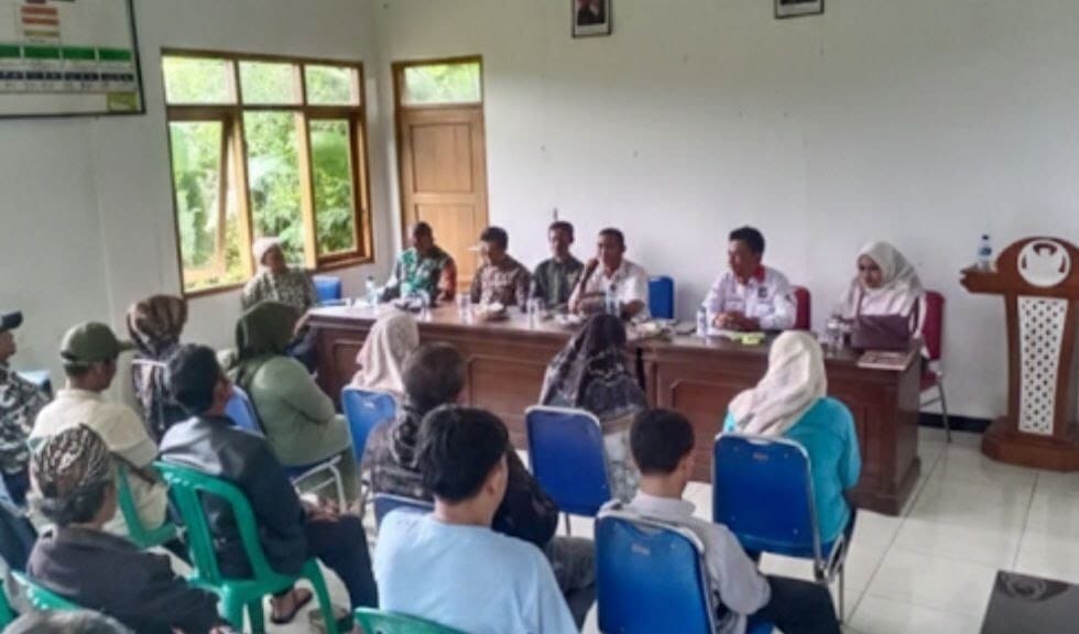 Babinsa Koramil 2205/Kalapanunggal Hadiri Musyawarah Desa Walangsari 5