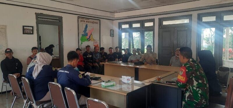 BABINSA KORAMIL 2215/CIEMAS HADIRI RAPAT KOORDINASI PEMUDA DAN KARANG TARUNA DESA GIRIMUKTI 1 BABINSA KORAMIL 2215/CIEMAS HADIRI RAPAT KOORDINASI PEMUDA DAN KARANG TARUNA DESA GIRIMUKTI