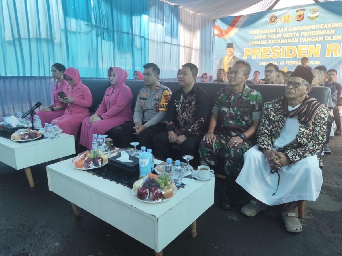 DANRAMIL 2202/PALABUHANRATU HADIRI PERESMIAN DAN GROUNDBREAKING SPPG POLRI SERTA GUDANG KETAHANAN PANGAN OLEH PRESIDEN RI SECARA VIRTUAL DI POLRES SUKABUMI 8