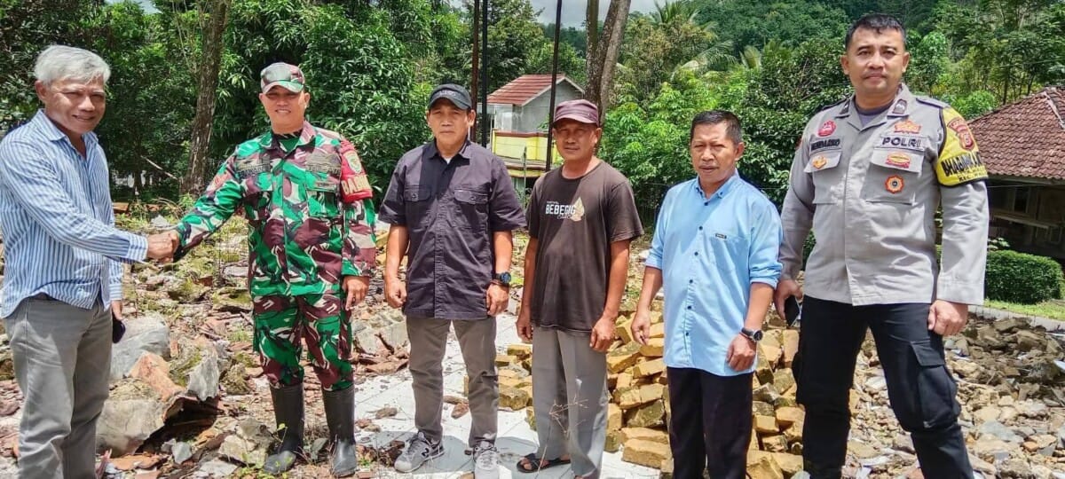 BABINSA KORAMIL 2214/SURADE LAKSANAKAN PENDAMPINGAN SURVEI LAHAN KDKMP DI DESA WALURAN 1 BABINSA KORAMIL 2214/SURADE LAKSANAKAN PENDAMPINGAN SURVEI LAHAN KDKMP DI DESA WALURAN