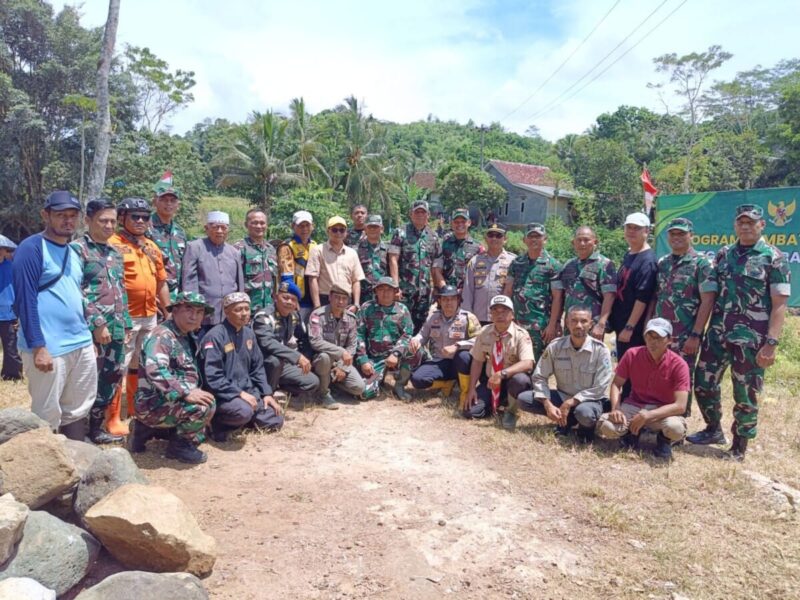 Kunjungan Kerja Kabaglog TNI Mayjen TNI Lin Novrianto Peninjauan Pembangunan Jembatan Merah Putih di Wilayah Kodim 0622/Kab. Sukabumi 3