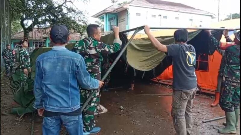 TNI dan Seluruh Unsur Bersinergi, Warga Terdampak Pergerakan Tanah di Bantargadung Dapat Perhatian Penuh 1