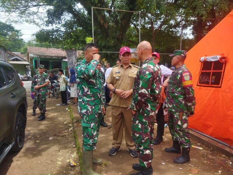 Dandim 0622/Kab. Sukabumi Tinjau Lokasi Bencana Pergerakan Tanah di Bantargadung 1