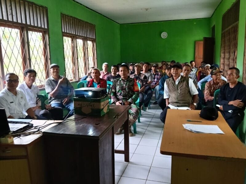 Babinsa Koramil 2214/Surade Laksanakan Pendampingan Giat Zoom di Desa Purwasedar 11