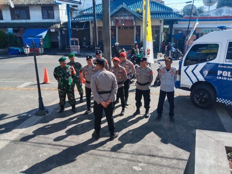 Babinsa Koramil 2202/Palabuhanratu Laksanakan PAM Hari Raya Idul Fitri 1447 H 1 Babinsa Koramil 2202/Palabuhanratu Laksanakan PAM Hari Raya Idul Fitri 1447 H