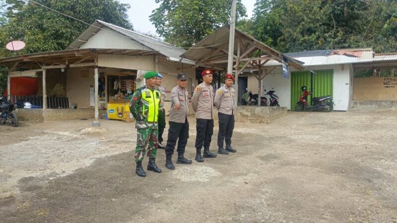 Babinsa Koramil 2204/Cikidang Laksanakan Pengamanan Hari Raya Idul Fitri 1447 H 1 Babinsa Koramil 2204/Cikidang Laksanakan Pengamanan Hari Raya Idul Fitri 1447 H