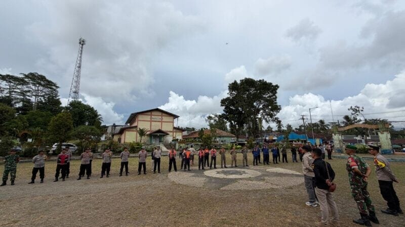 Babinsa Koramil 2213/Jampangkulon Laksanakan PAM Sholat Idul Fitri Bersama Forkopimcam 1 Babinsa Koramil 2213/Jampangkulon Laksanakan PAM Sholat Idul Fitri Bersama Forkopimcam
