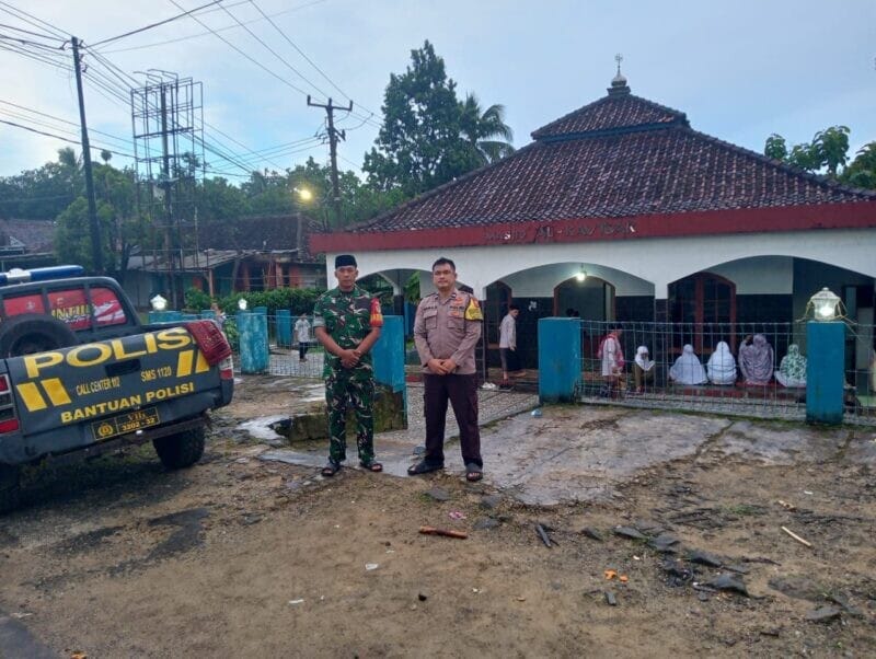 Babinsa Koramil 2215/Ciemas Laksanakan Pengamanan Shalat Idul Fitri 1447 H di Desa Tamanjaya 1 Babinsa Koramil 2215/Ciemas Laksanakan Pengamanan Shalat Idul Fitri 1447 H di Desa Tamanjaya