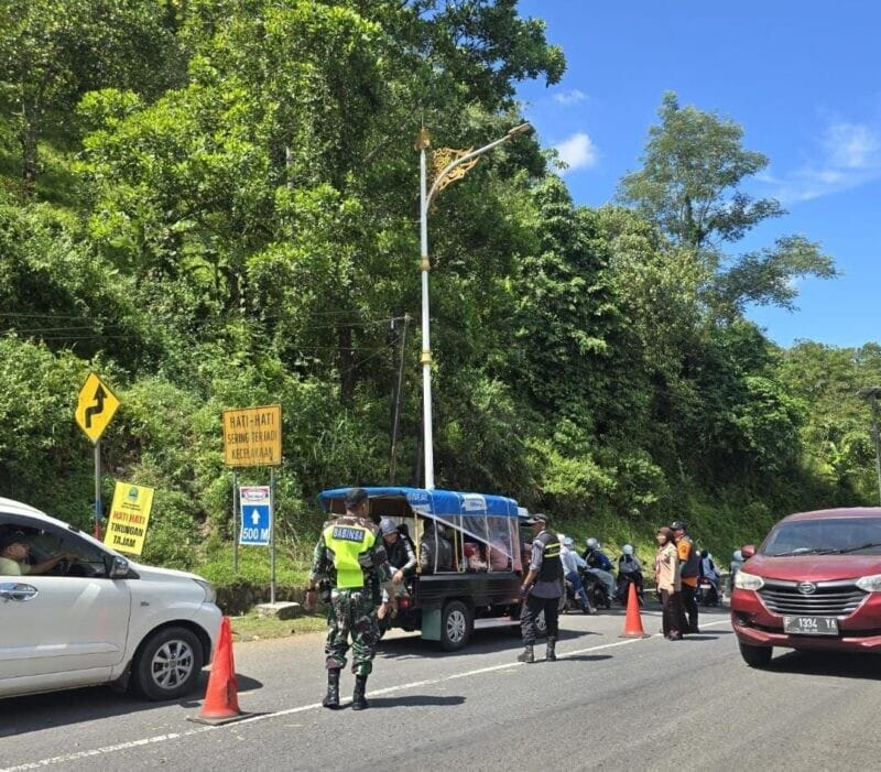 Babinsa Koramil 2204/Cikidang Laksanakan Pengamanan Hari Raya Idul Fitri 1447 H 1 Babinsa Koramil 2204/Cikidang Laksanakan Pengamanan Hari Raya Idul Fitri 1447 H
