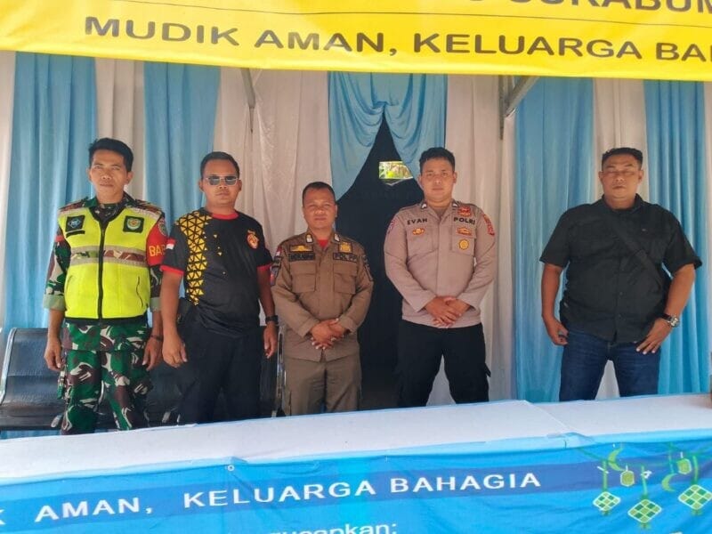 Babinsa Koramil 2204/Cikidang Laksanakan Pengamanan Idul Fitri 1447 H di Pos PAM Leter S 1 Babinsa Koramil 2204/Cikidang Laksanakan Pengamanan Idul Fitri 1447 H di Pos PAM Leter S