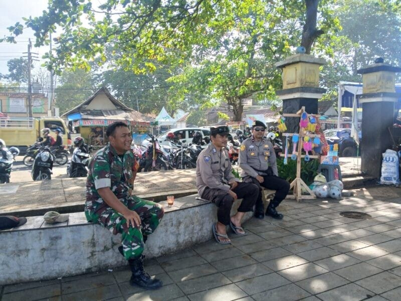 Babinsa Koramil 2202/Palabuhanratu Laksanakan PAM Pantai Citepus 1 Babinsa Koramil 2202/Palabuhanratu Laksanakan PAM Pantai Citepus