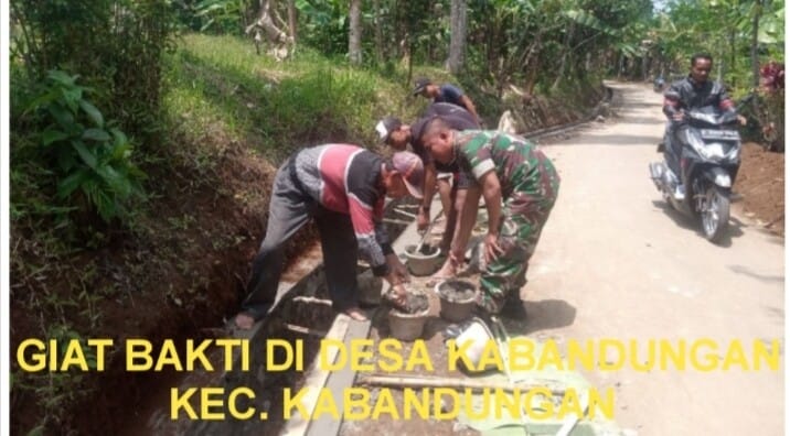 Babinsa Koramil 2205/Kalapanunggal Bersama Warga Bangun Jalan Lingkungan 1 Babinsa Koramil 2205/Kalapanunggal Bersama Warga Bangun Jalan Lingkungan