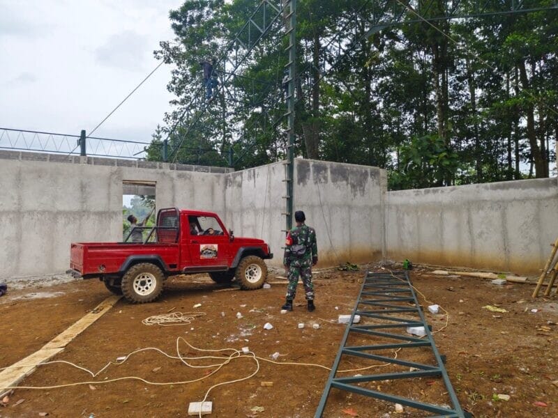 Babinsa Koramil 2206/Parakansalak Laksanakan Pendampingan Pembangunan KDKMP di Desa Bojonglongok 1 Babinsa Koramil 2206/Parakansalak Laksanakan Pendampingan Pembangunan KDKMP di Desa Bojonglongok