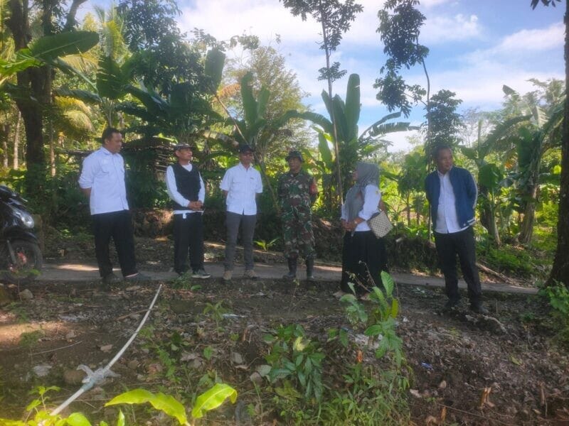 Babinsa Koramil 2202/Palabuhanratu Laksanakan Pengecekan Lahan Koperasi Merah Putih di Desa Cikadu 1 Babinsa Koramil 2202/Palabuhanratu Laksanakan Pengecekan Lahan Koperasi Merah Putih di Desa Cikadu