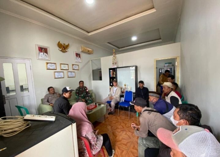 Babinsa Koramil 2210/Pabuaran Hadiri Musyawarah Pengukuran Tanah PTSL di Desa Bantarsari 1 Babinsa Koramil 2210/Pabuaran Hadiri Musyawarah Pengukuran Tanah PTSL di Desa Bantarsari