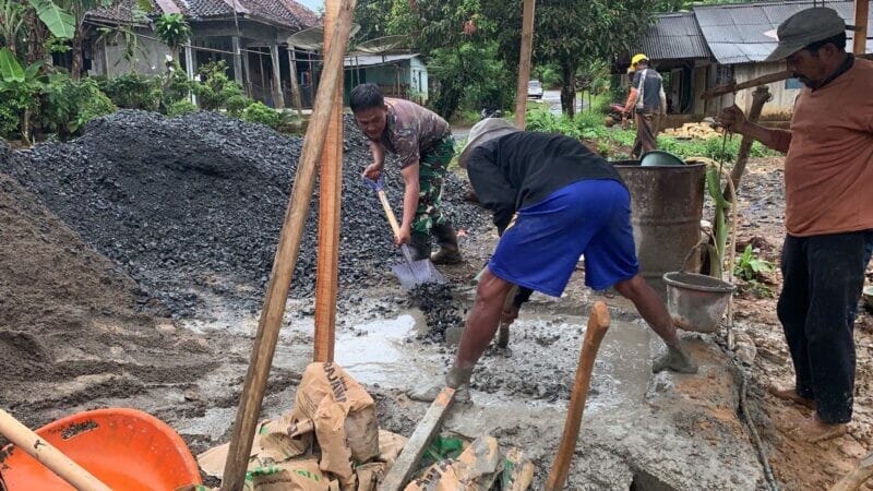 Babinsa Koramil 2212/Tegalbuleud Bersama Warga Laksanakan Karbak Pembangunan KDKMP di Desa Nangela 1 Babinsa Koramil 2212/Tegalbuleud Bersama Warga Laksanakan Karbak Pembangunan KDKMP di Desa Nangela