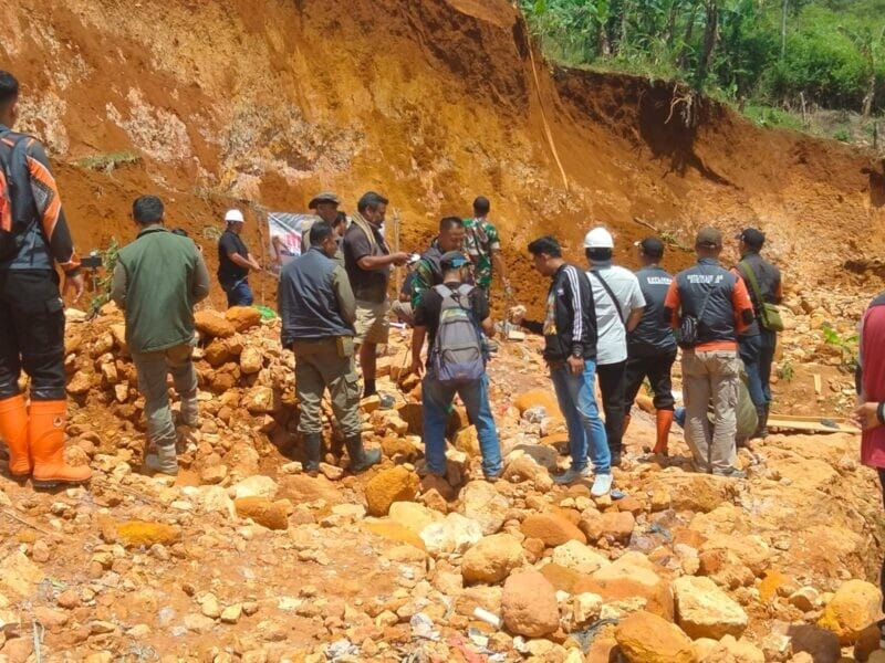 Tim Gabungan Tinjau Dugaan Tambang Ilegal di Lengkong Sukabumi, Pasang Larangan dan Siapkan Tindak Lanjut 1