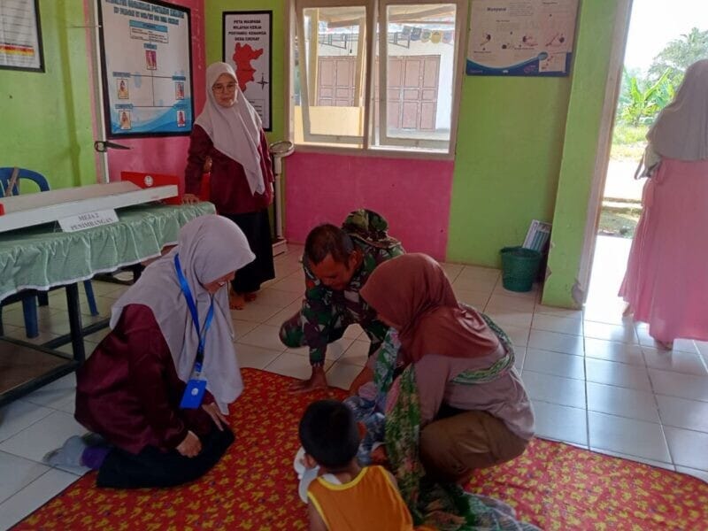 Babinsa Koramil 2204/Cikidang Dampingi Kegiatan Posyandu Melati di Desa Cikiray 11