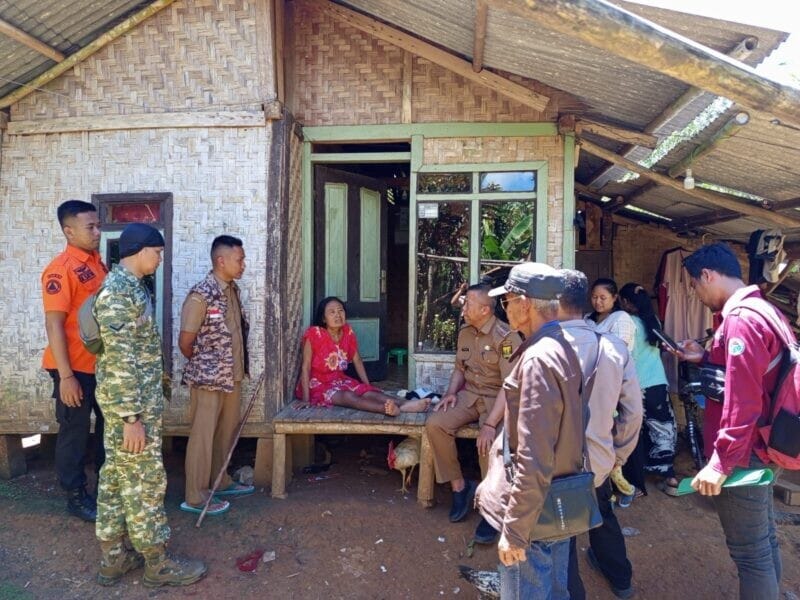 Babinsa Koramil 2209/Lengkong Bersama Muspika Tinjau Warga dengan Permasalahan Sosial di Desa Tegallega 11