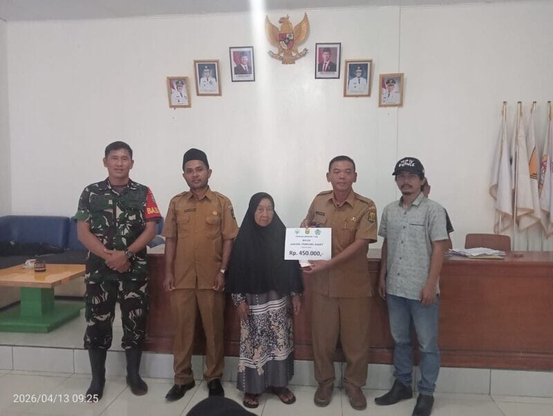 Babinsa Koramil 2213/Jampangkulon Dampingi Penyaluran BLT DD di Desa Nagraksari 10