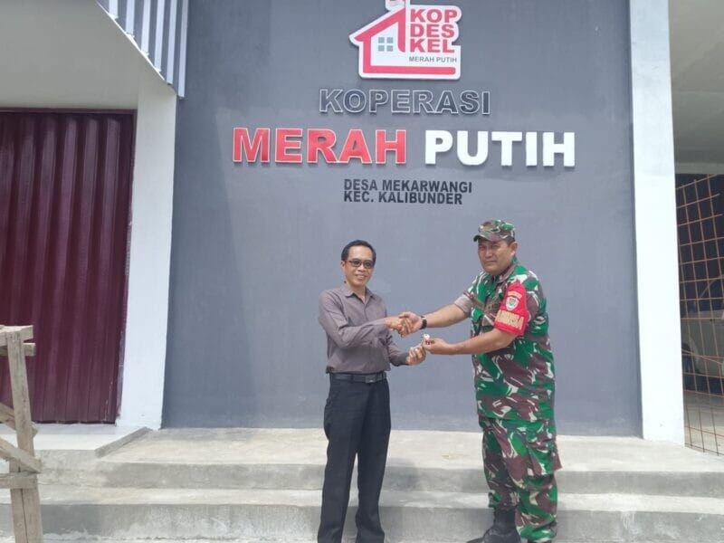 Babinsa Koramil 2213/Jampangkulon Dampingi Pengecekan Pembangunan KDMP dan Penyerahan Kunci di Desa Mekarwangi 7