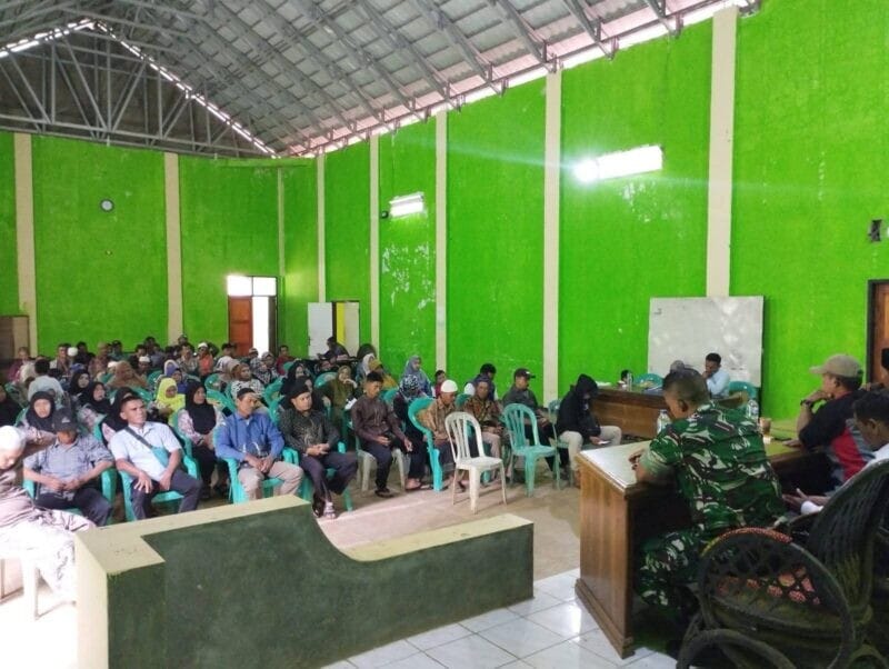 Babinsa Koramil 2215/Ciemas Hadiri Rapat Bersama Perangkat Desa dan Tokoh Masyarakat di Girimukti 4