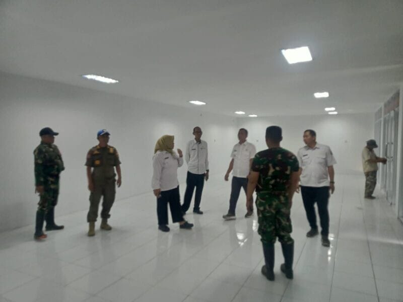 Babinsa Koramil 2206/Parakansalak Tinjau Lokasi Pembangunan KDKMP di Desa Sukakersa 1 Babinsa Koramil 2206/Parakansalak Tinjau Lokasi Pembangunan KDKMP di Desa Sukakersa