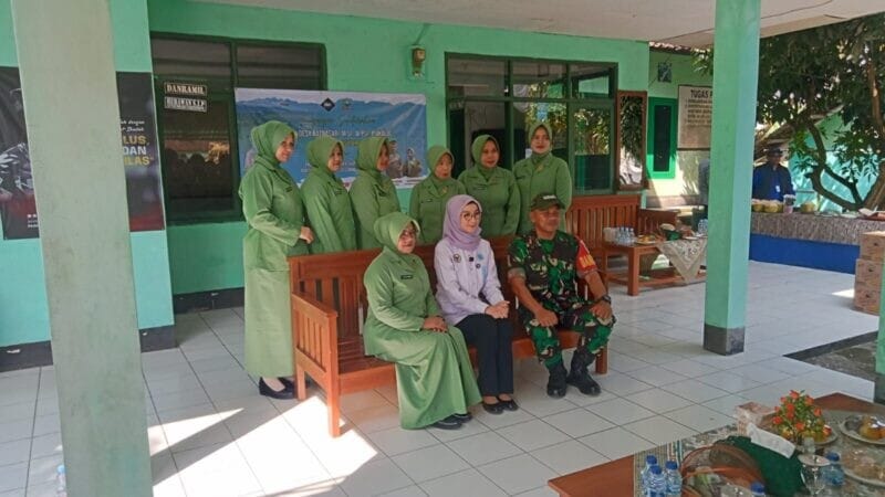 Anggota Komisi I DPR RI Ibu Dr. Desy Ratnasari Kunjungi Koramil 2212/Tegalbuleud 4
