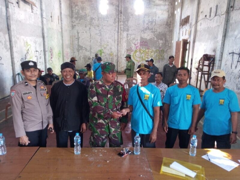 Babinsa Koramil 2215/Ciemas Dampingi Pembagian Insentif Perangkat Desa Tamanjaya 1