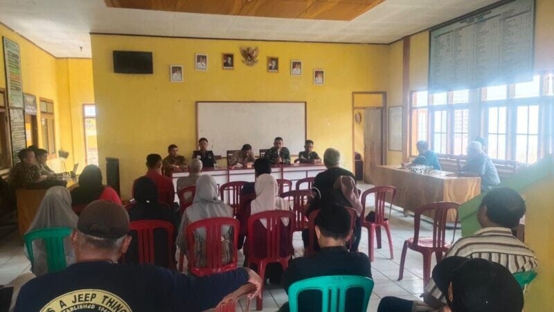 Babinsa Koramil 2213/Jampangkulon Hadiri Musdesus KDKMP di Desa Bojong Sari 10