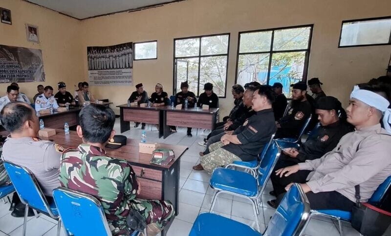 Babinsa Koramil 2207/Jampangtengah Hadiri Pemilihan Ketua Koperasi Merah Putih di Desa Bantaragung 1