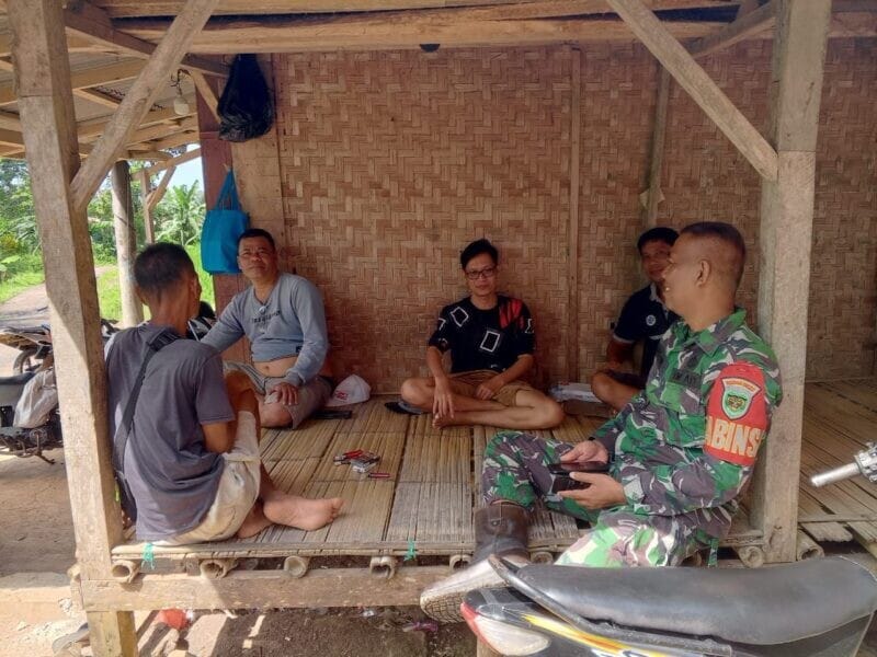 Babinsa Koramil 2211/Sagaranten Dampingi Ketahanan Pangan Poktan di Desa Sinarbentang