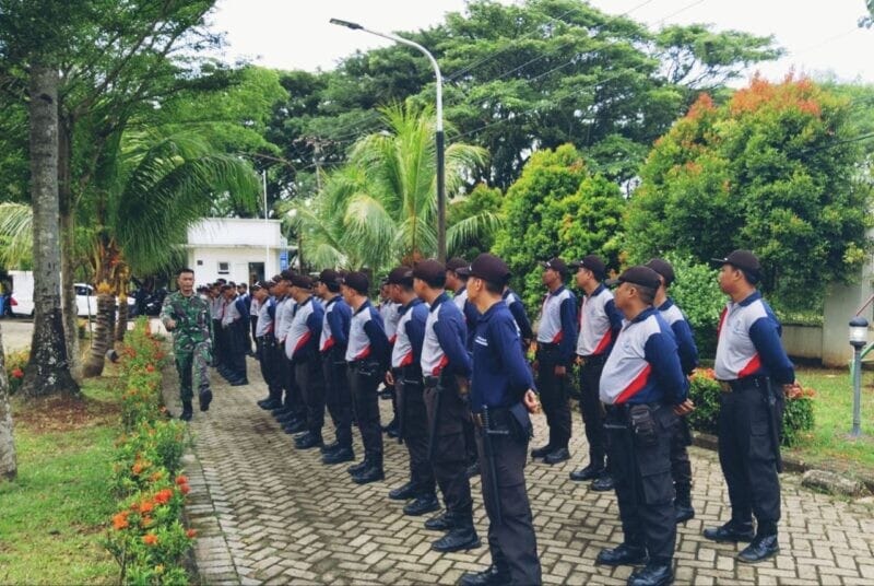 Babinsa Koramil 2202/Palabuhan Ratu Latih PBB Security PLTU di Desa Jayanti 10