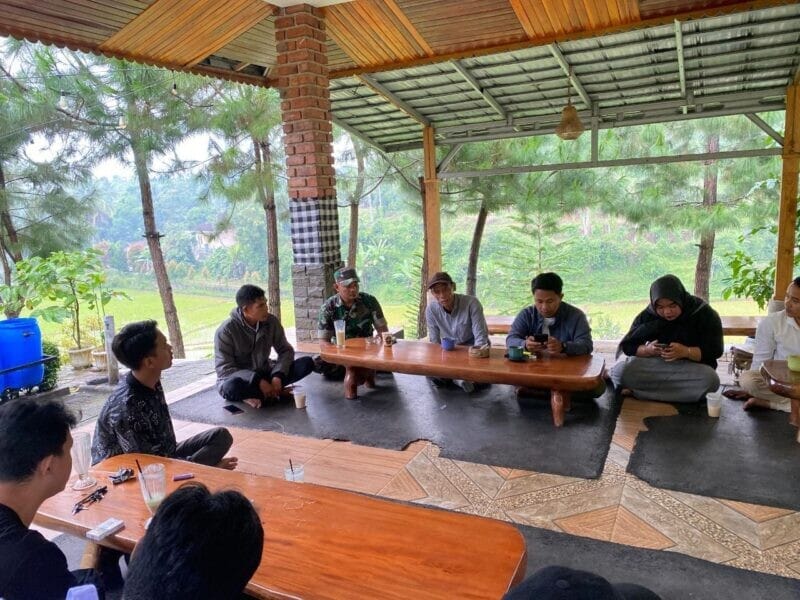 Babinsa Koramil 2205/Kalapanunggal Laksanakan Komsos Bersama SPPG di Desa Gunung Endut 4