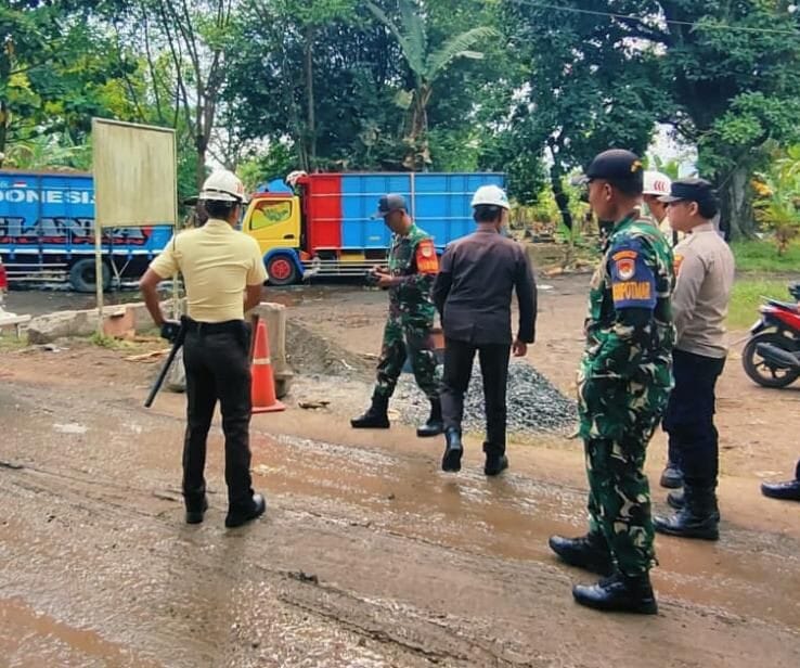 Babinsa Koramil 2202/Palabuhanratu Laksanakan PAM PLTU di Desa Jayanti 1 Babinsa Koramil 2202/Palabuhanratu Laksanakan PAM PLTU di Desa Jayanti
