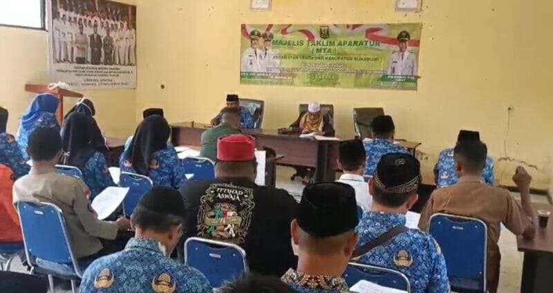 Babinsa Koramil 2209/Lengkong Hadiri Kegiatan Majlis Taklim Aparatur di Aula Kecamatan Lengkong 1 Babinsa Koramil 2209/Lengkong Hadiri Kegiatan Majlis Taklim Aparatur di Aula Kecamatan Lengkong