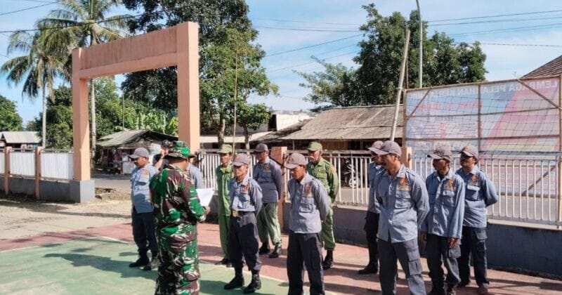 BABINSA KORAMIL 2215/CIEMAS LAKSANAKAN PEMBINAAN SATLINMAS DI DESA MEKARJAYA 1 BABINSA KORAMIL 2215/CIEMAS LAKSANAKAN PEMBINAAN SATLINMAS DI DESA MEKARJAYA