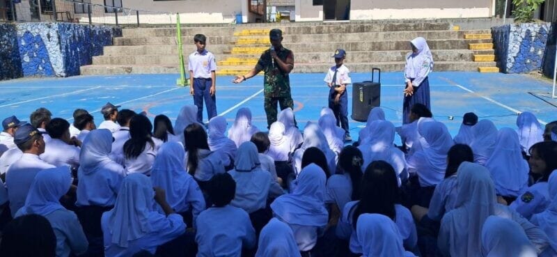 BABINSA KORAMIL 2207/JAMPANGTENGAH BERIKAN MATERI WAWASAN KEBANGSAAN DI SMPN 1 JAMPANGTENGAH 1