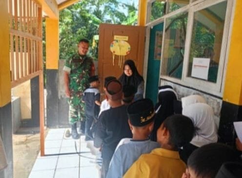 Babinsa Koramil 2211/Sagaranten Dampingi Program Makanan Bergizi Gratis bagi Anak Sekolah 5