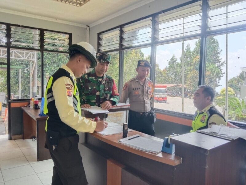 BABINSA KORAMIL 2205/KALAPANUNGGAL LAKSANAKAN PATROLI KEAMANAN DI PT STAR ENERGY GUNUNG SALAK 1 BABINSA KORAMIL 2205/KALAPANUNGGAL LAKSANAKAN PATROLI KEAMANAN DI PT STAR ENERGY GUNUNG SALAK